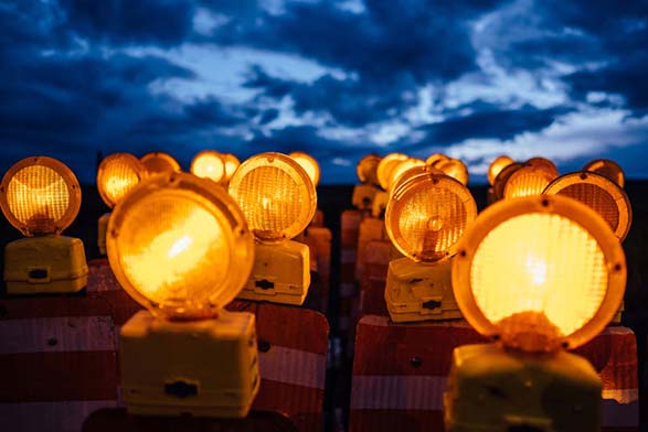 Road barricade warning lights