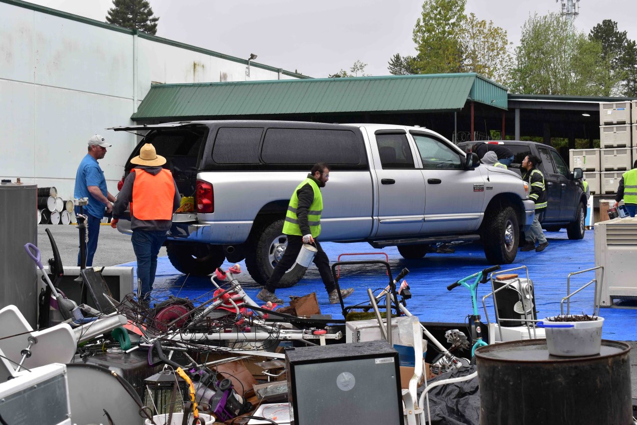 Drive-through Service at Interstate Batteries Earth Day Event in Everett